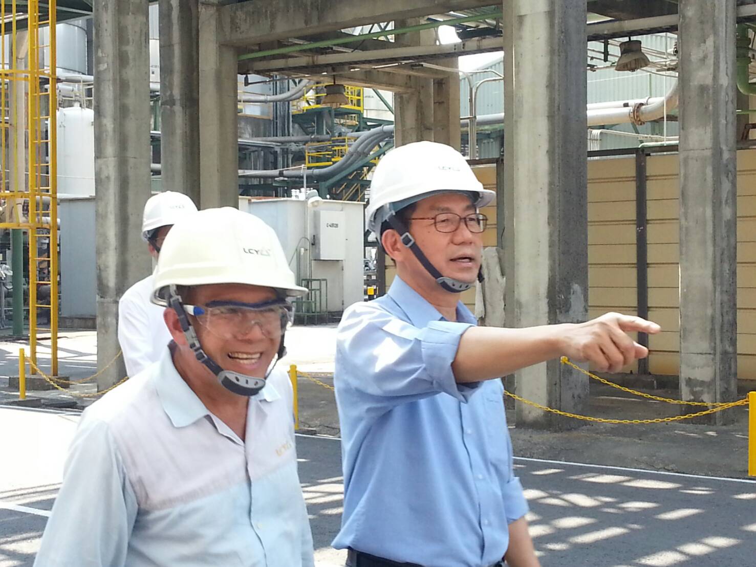 環保署長李應元至高雄仁武、大社地區視察工廠空氣污染管制情形2.jpg