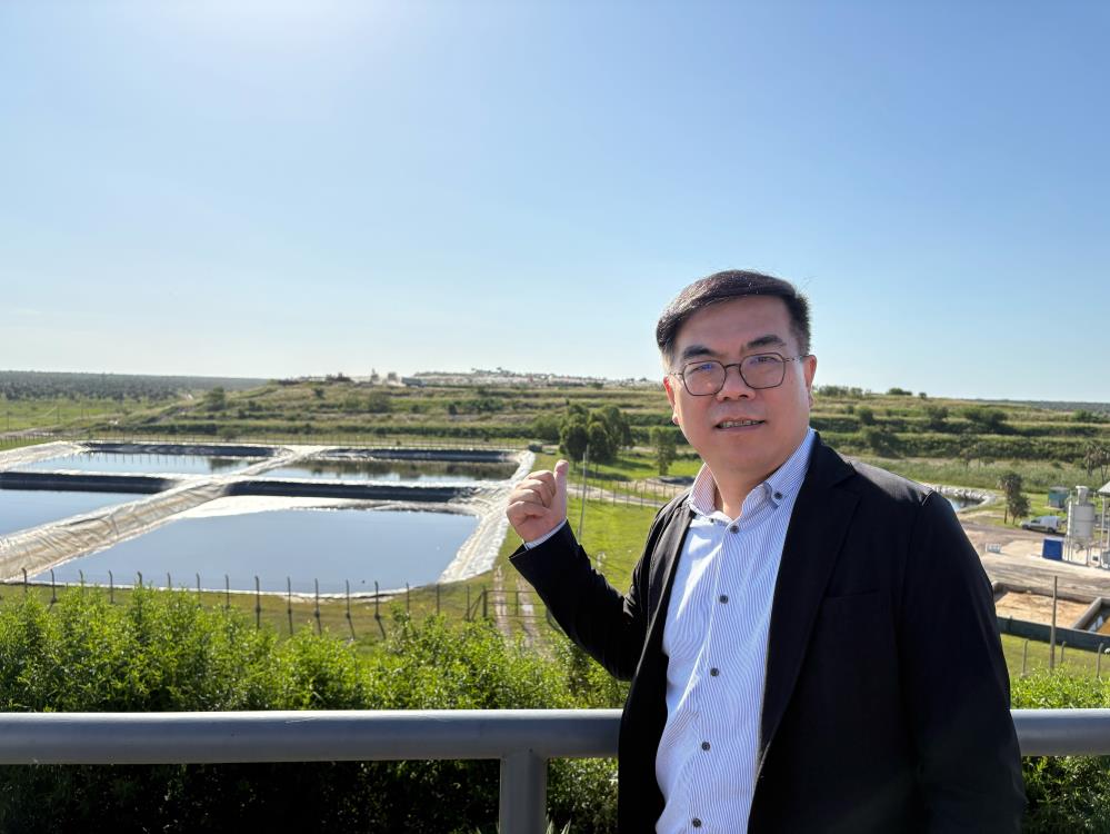 環境部彭啓明部長參訪El Farol S.A. 民營廢棄物掩埋場.jpg