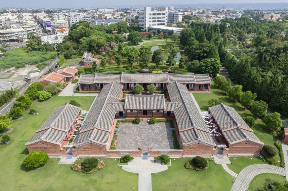 03.融合閩南與客家建築風格的「永靖魏成美公堂」，不僅展現了在地建築工藝，也透過豐富的課程推廣文化永續理念。.jpg