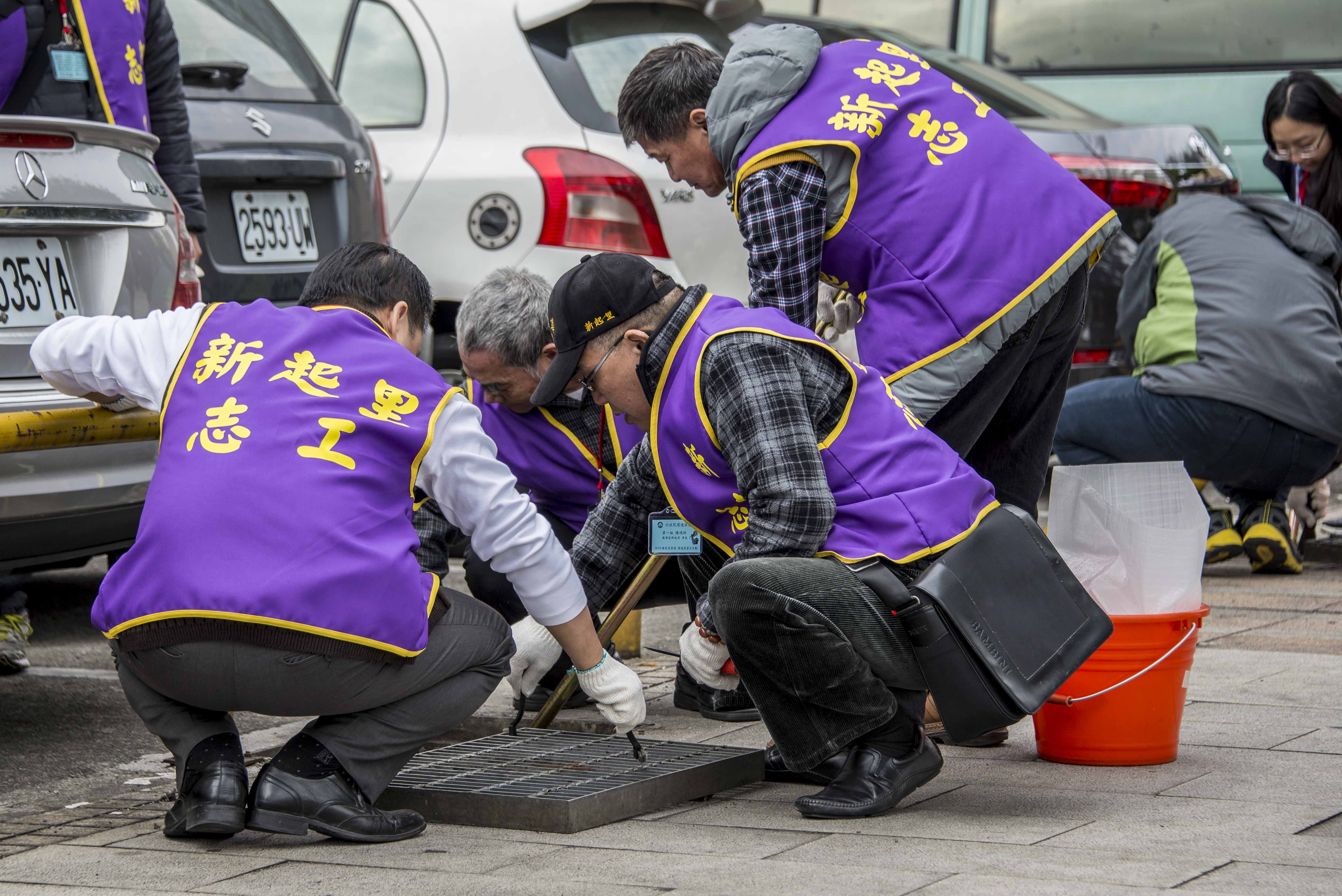 104年國家清潔週志義工清掃.jpg