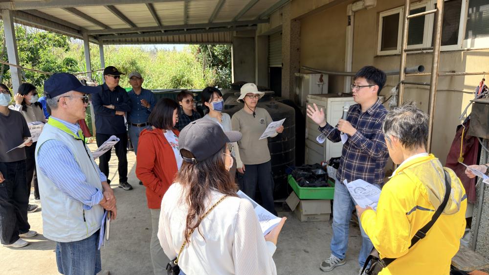 澎湖環保局講解廚餘處理設施.jpeg