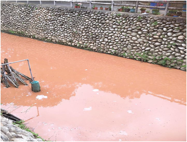 1080727新聞照片-海水川溪溪水遭染紅.png