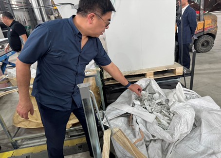 114年7月22日彭部長再次率隊前往廢太陽光電板處理廠_2.jpg
