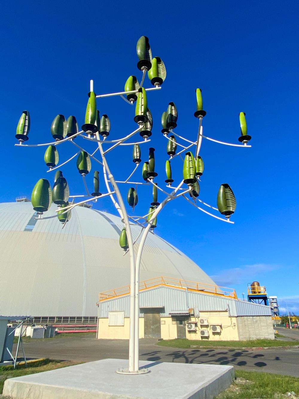 02.風力樹_Wind Tree_設計靈感源自風中飄動的樹葉，且運作時幾乎無聲，兼顧發電效能與環境友善。.jpg