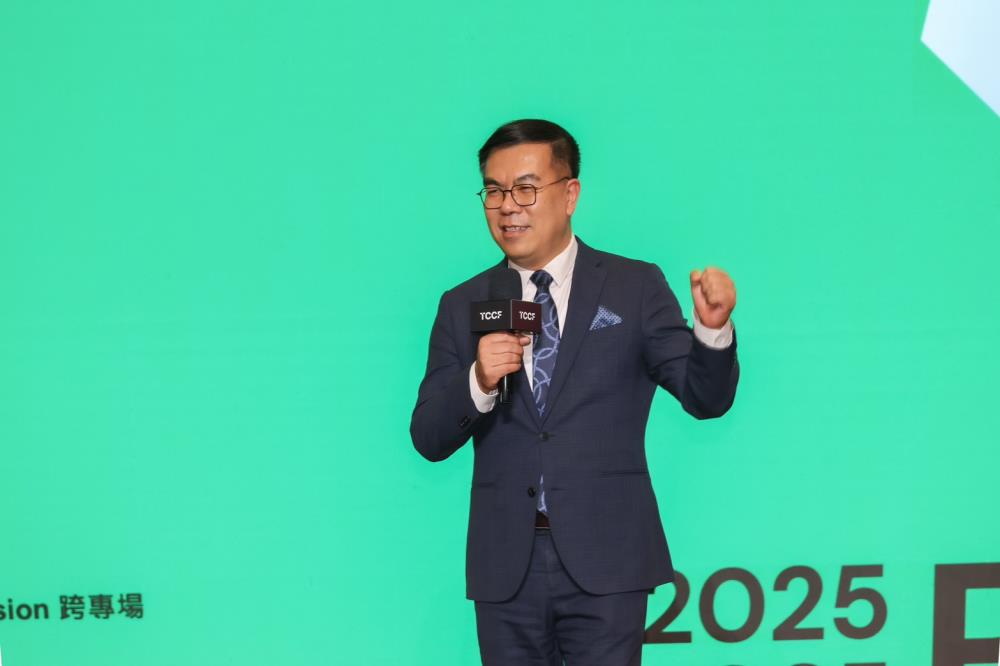 部長於「2025 TCCF PITCHING 頒獎典禮」擔任「永續未來獎」頒獎人.jpeg