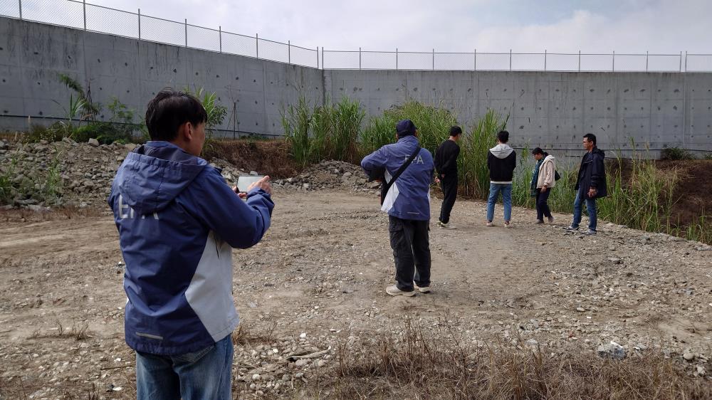 專案小組查緝明○公司掩埋場周邊遭回填營建混合廢棄物情形