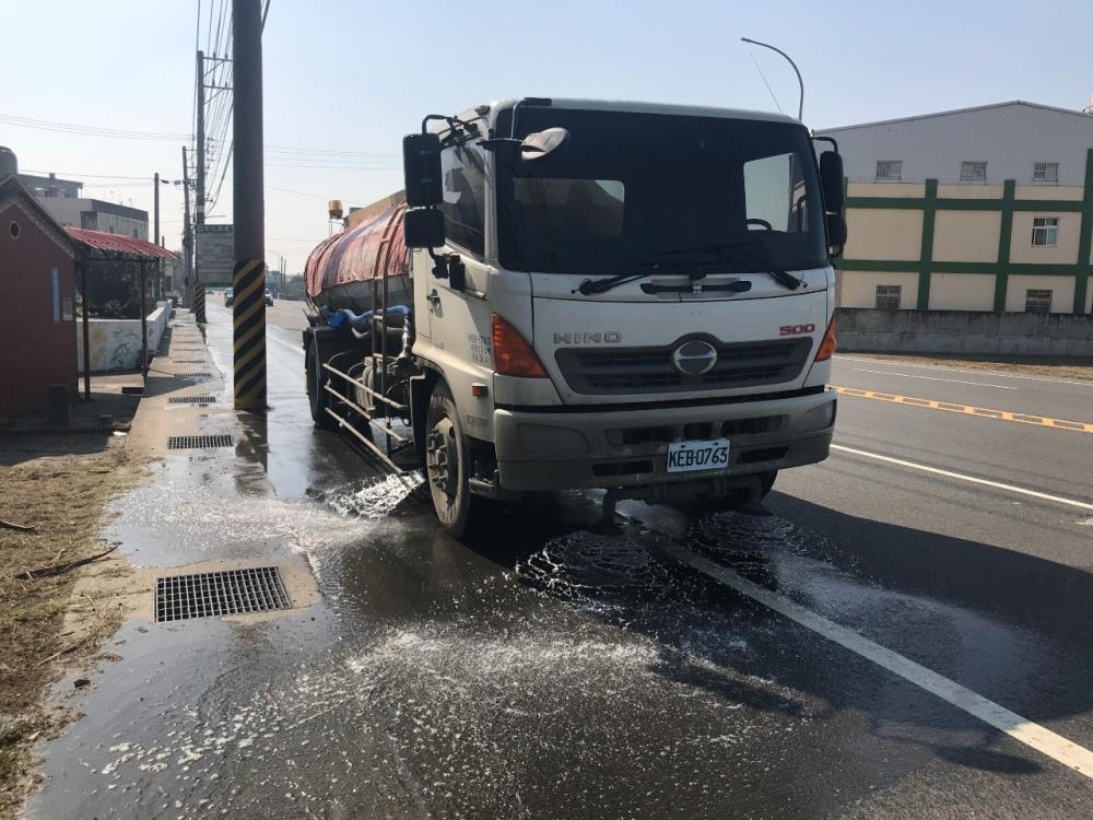 彰化環保局進行道路洗掃.jpg