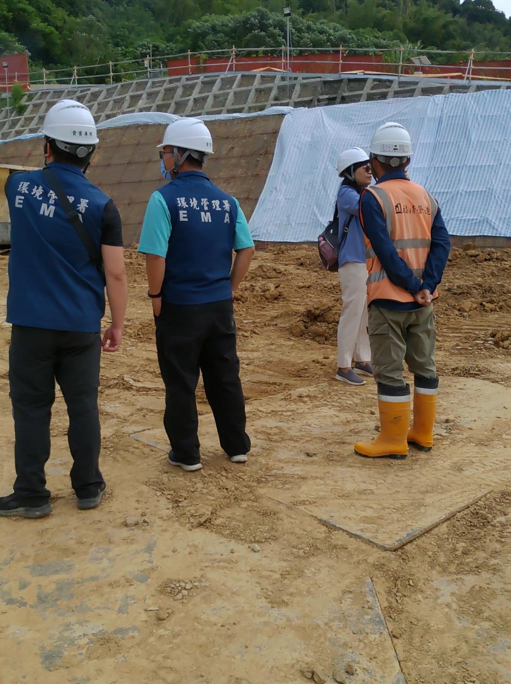 檢察官與環管署中區中心人員履勘隧道工程情形.jpg