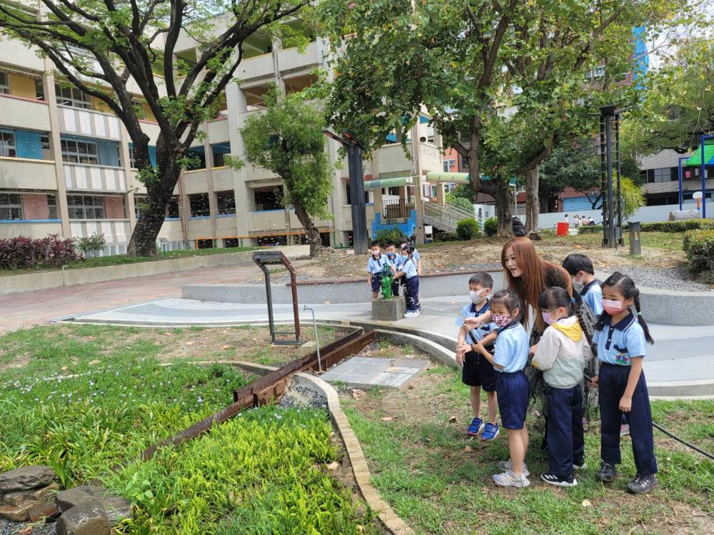 雨水花園結合校園課程情形.jpg