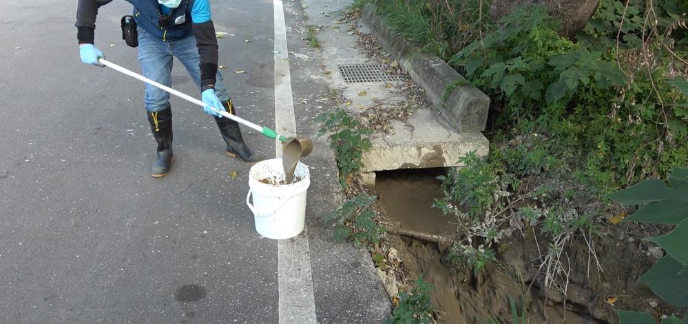 源○公司將廢水及污泥藉由道路側溝偷排至社子溪.jpg