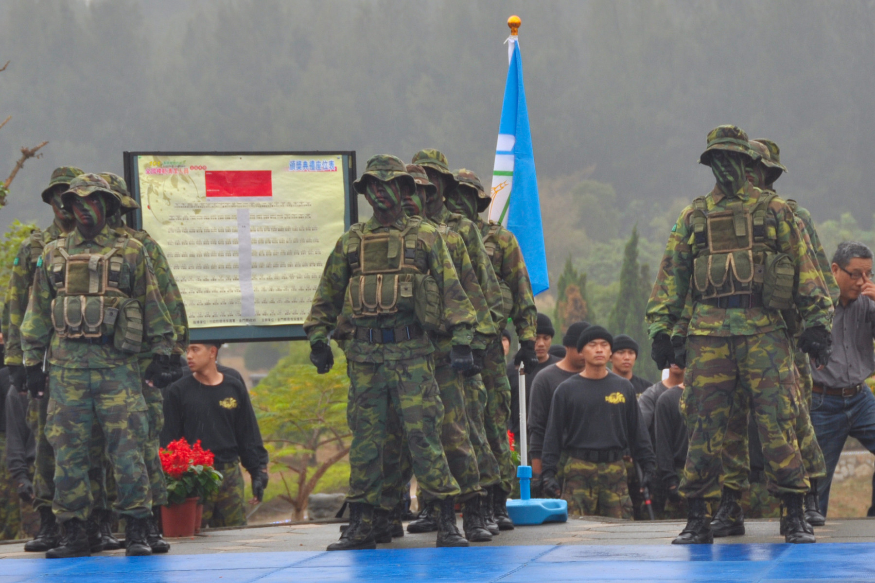 典禮現場活動表演-海龍蛙兵戰技操演.jpg