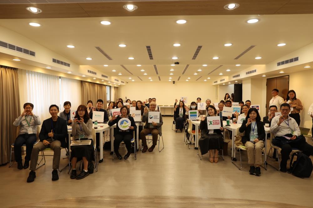 環境部資源循環署12月12日宣布成立「零售商品包裝循環永續策略聯盟」，23家包裝產業上中下游代表齊聚，齊心推動包裝減量與循環永續。.jpg