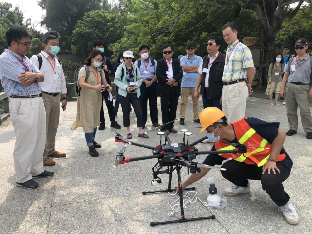 1091021新聞相片_無人機水質採樣及監測實況1.jpg