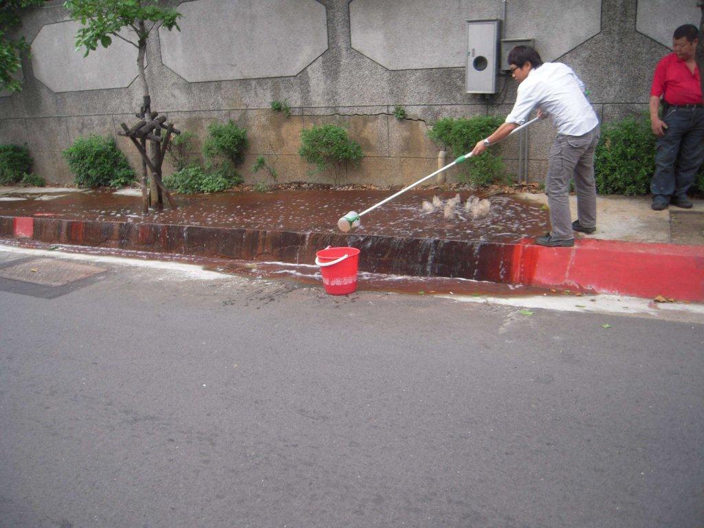 工業區污水溢流至雨水道.jpg