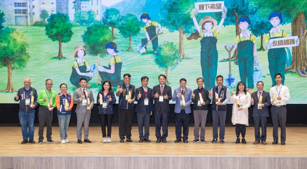 優良認養獲獎單位大合照_特優獎.jpg