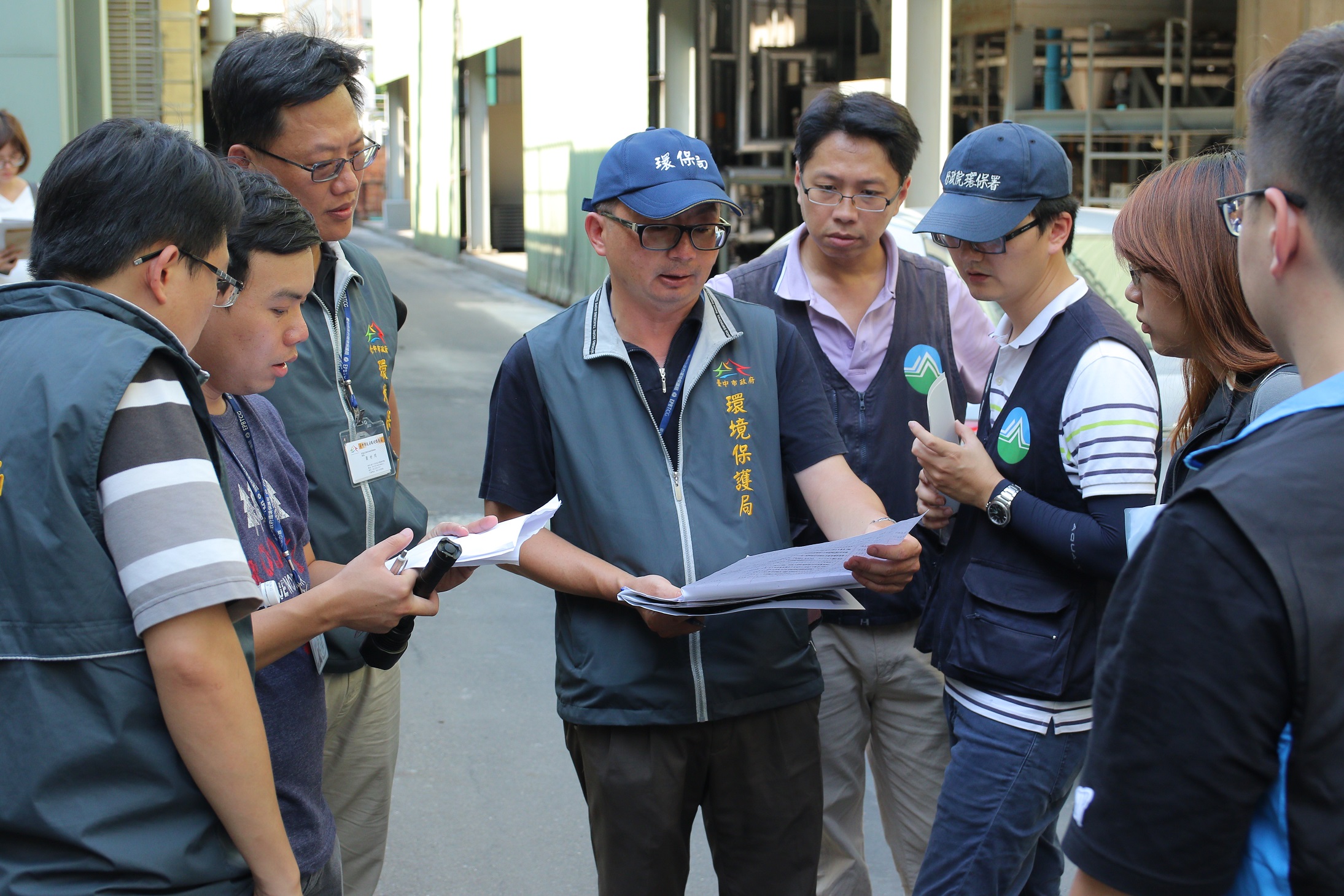 1060726新聞相片-聯合查緝現場實況 (2).jpg