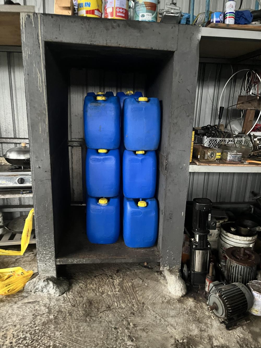 通往密室貯槽區的暗門