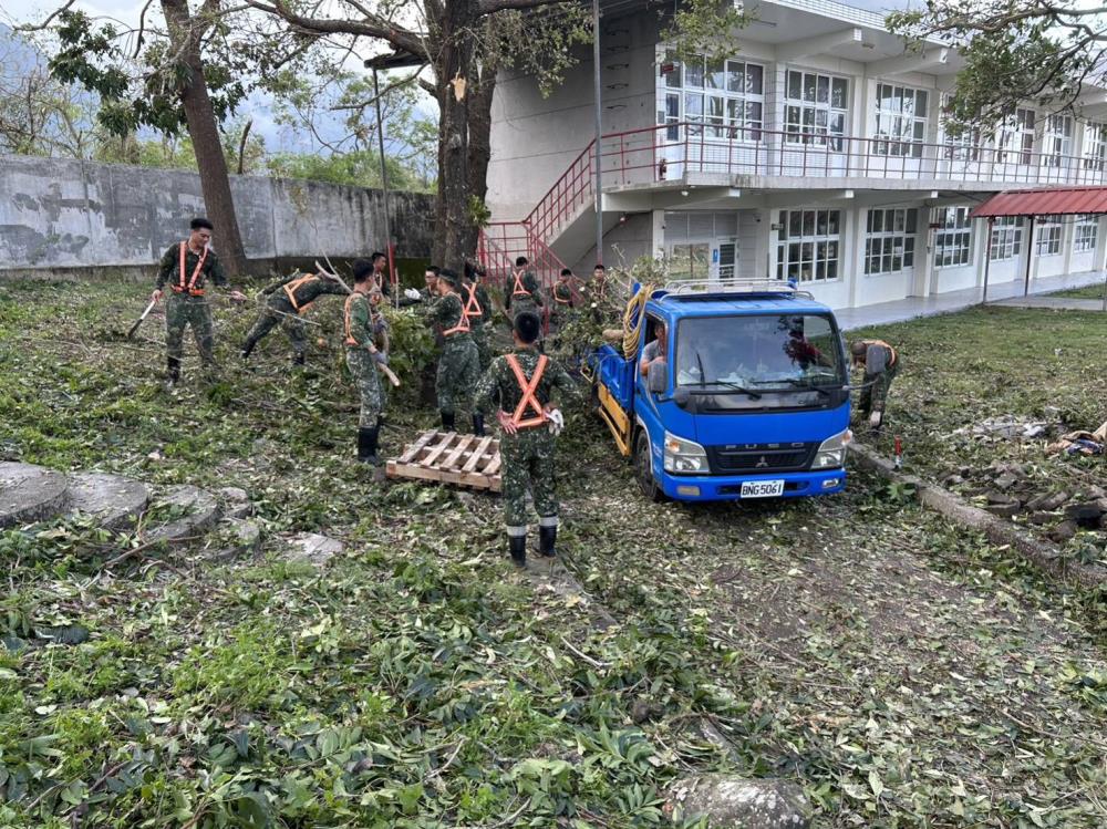 颱風過後，國軍協助都蘭社區災後清理.jpg