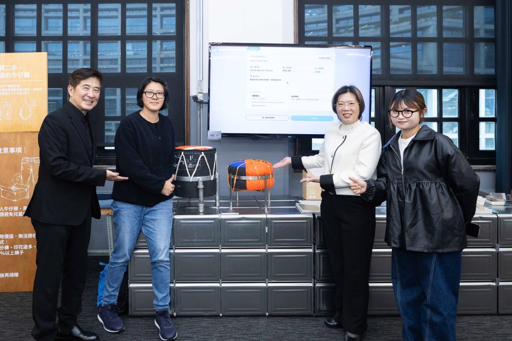 7.Raft Stool 筏凳_陽明海運、東海醫院設計、青沐室內裝修設計.jpg