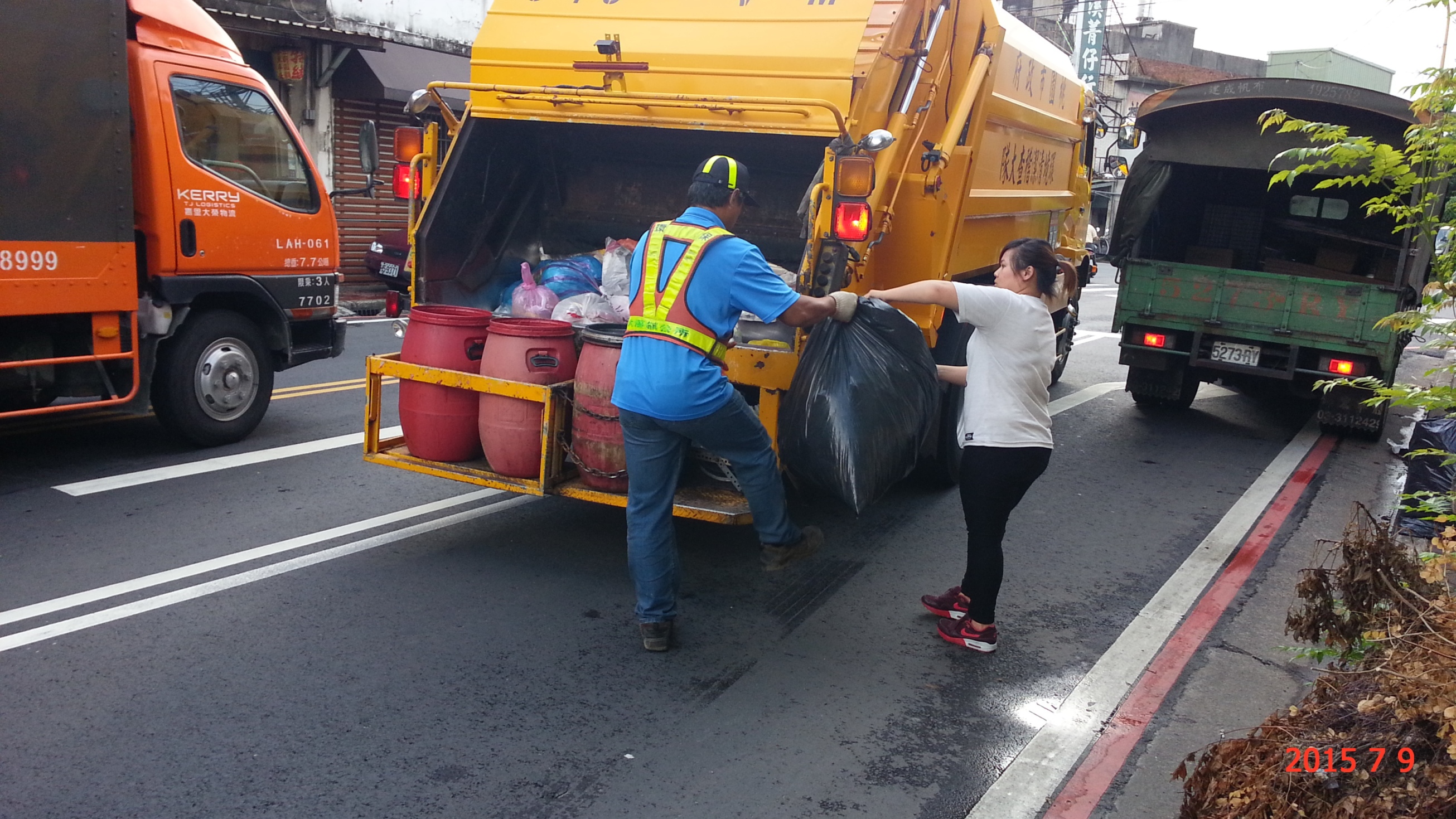 協助清運家戶垃圾.jpg