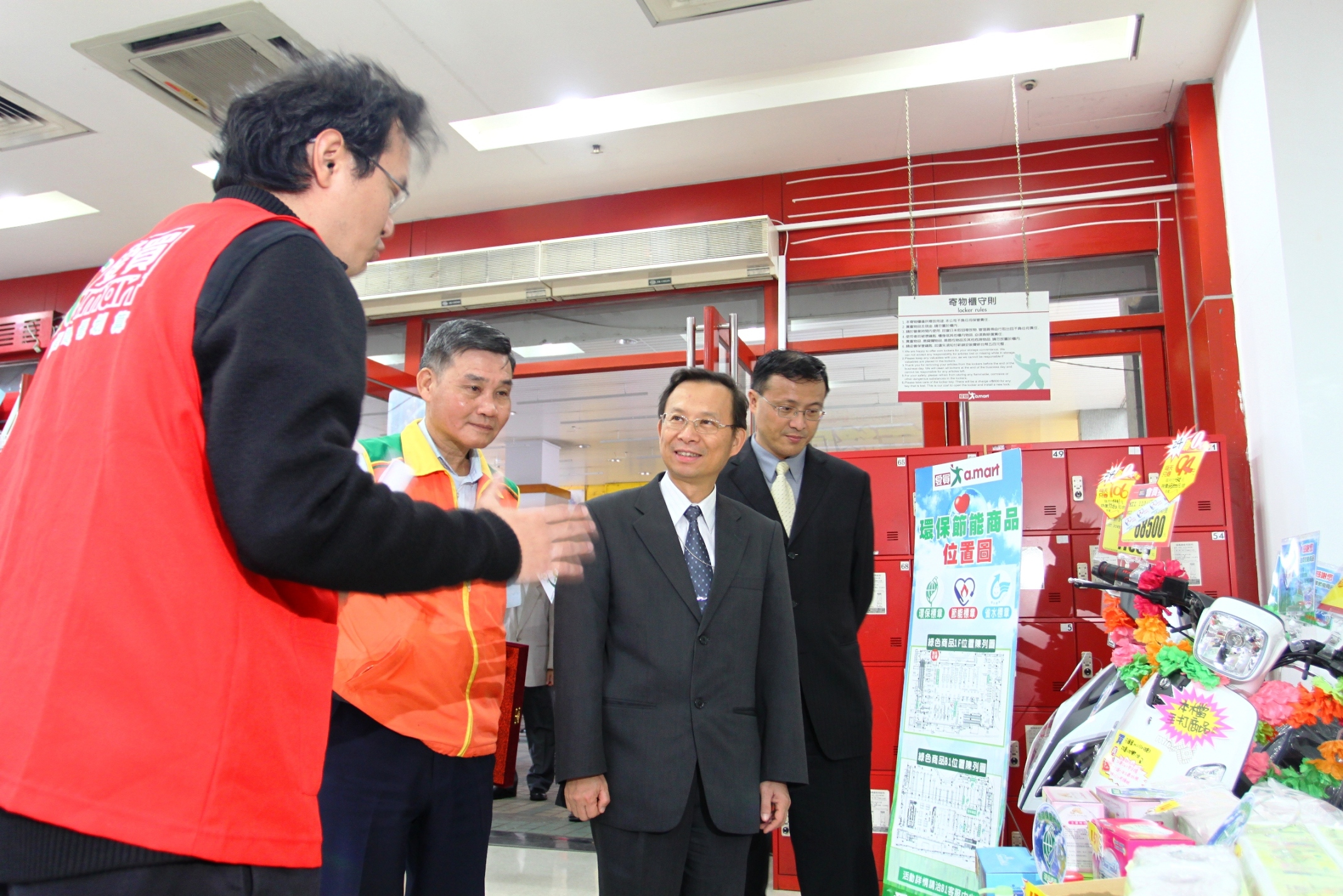 署長訪視綠色商店情形.JPG