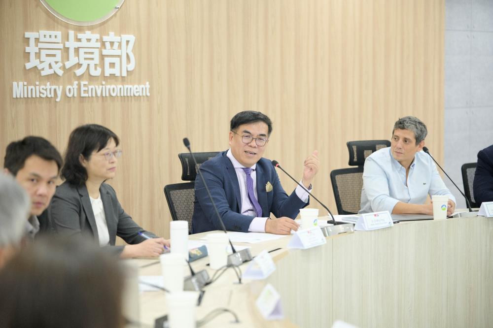 彭部長主持「國際減量合作交流座談會」.jpg