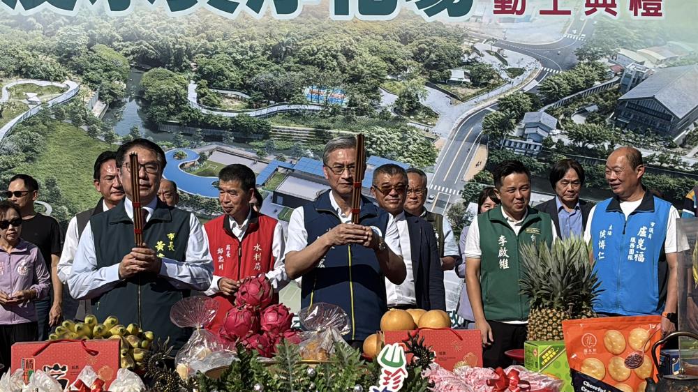 1141030新聞相片_祈福儀式_葉俊宏次長_右_ 黃偉哲市長_左_.jpeg