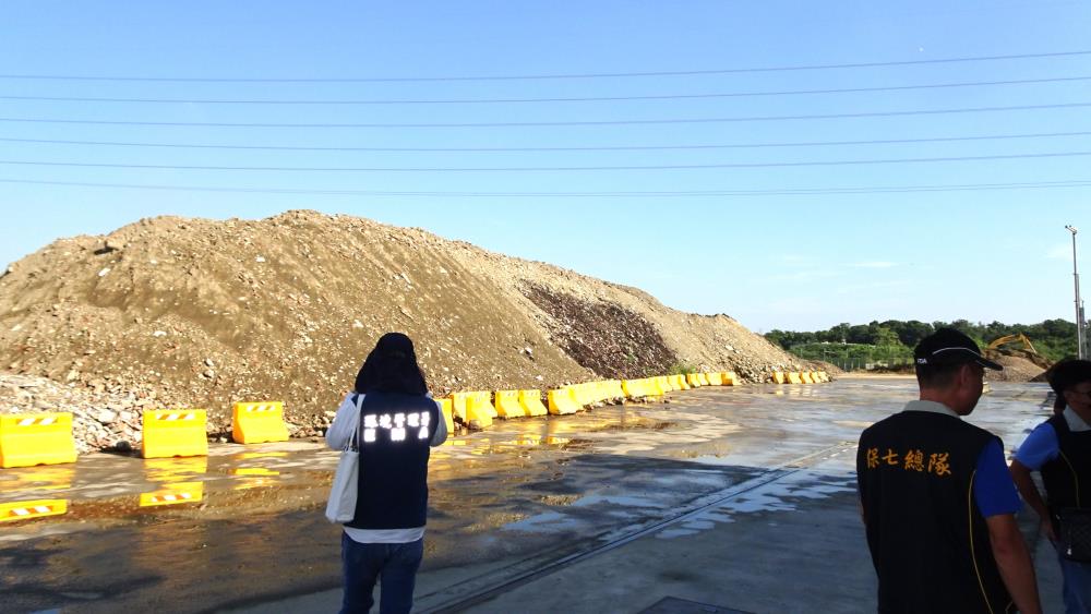 營建混合物堆積如山去化速度緩慢.JPG