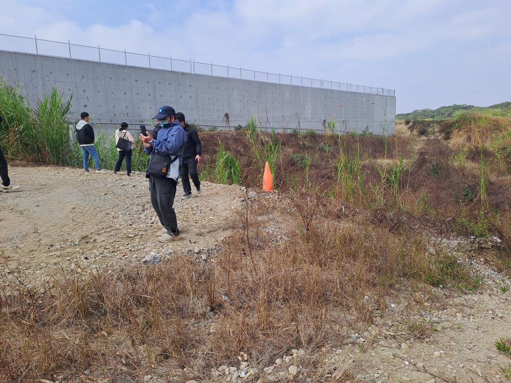 查緝明○公司掩埋場周邊遭回填營建混合廢棄物情形