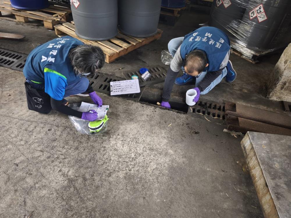 化學工廠內部採樣蒐證.jpg