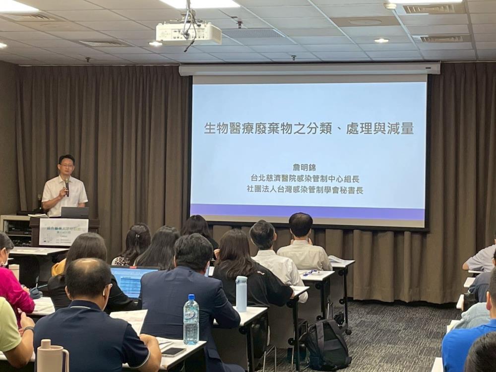 02.社團法人台灣感染管制學會秘書長詹明錦授課.jpg