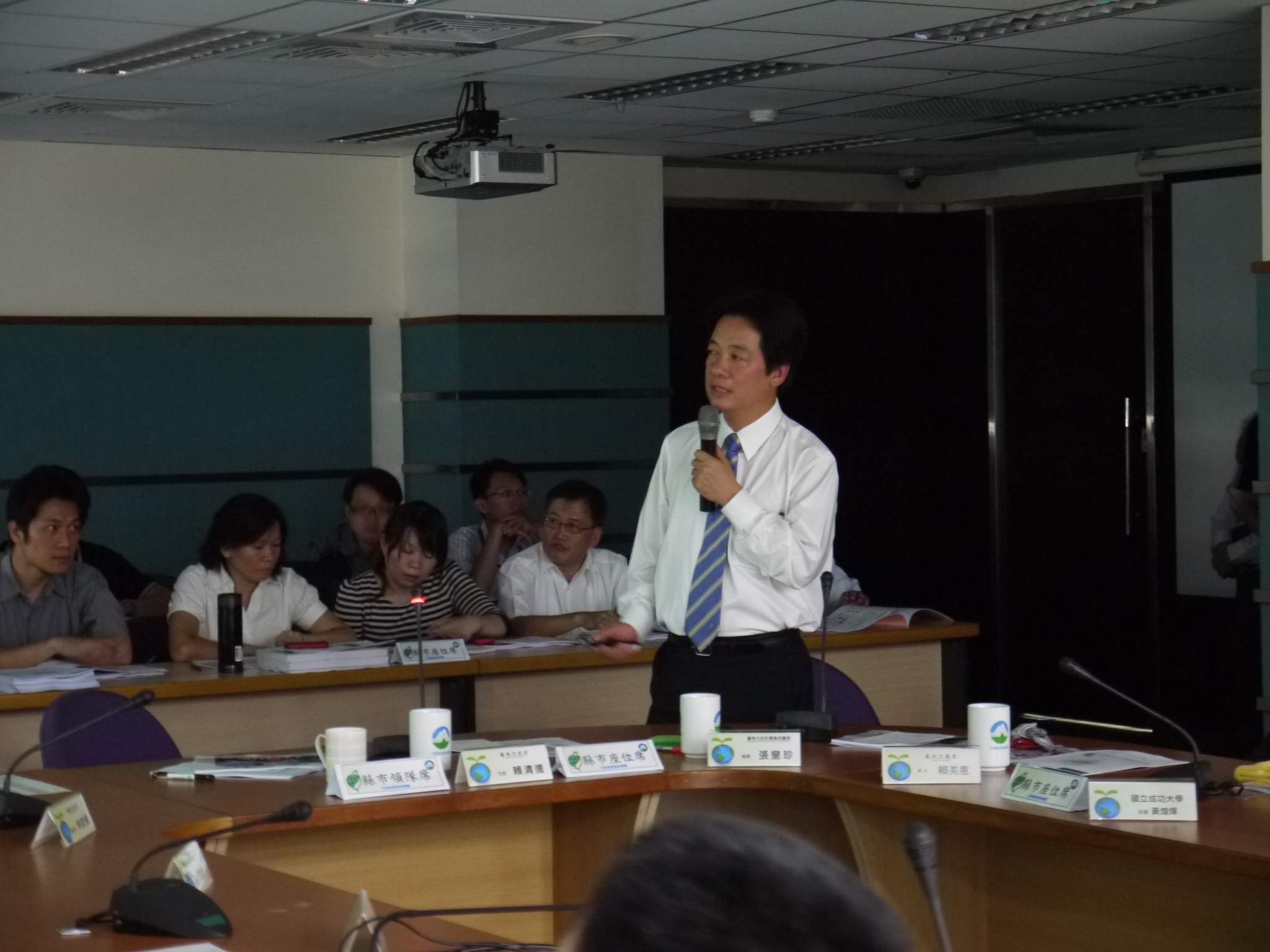 賴清德市長帶領市府團隊參加簡報.JPG
