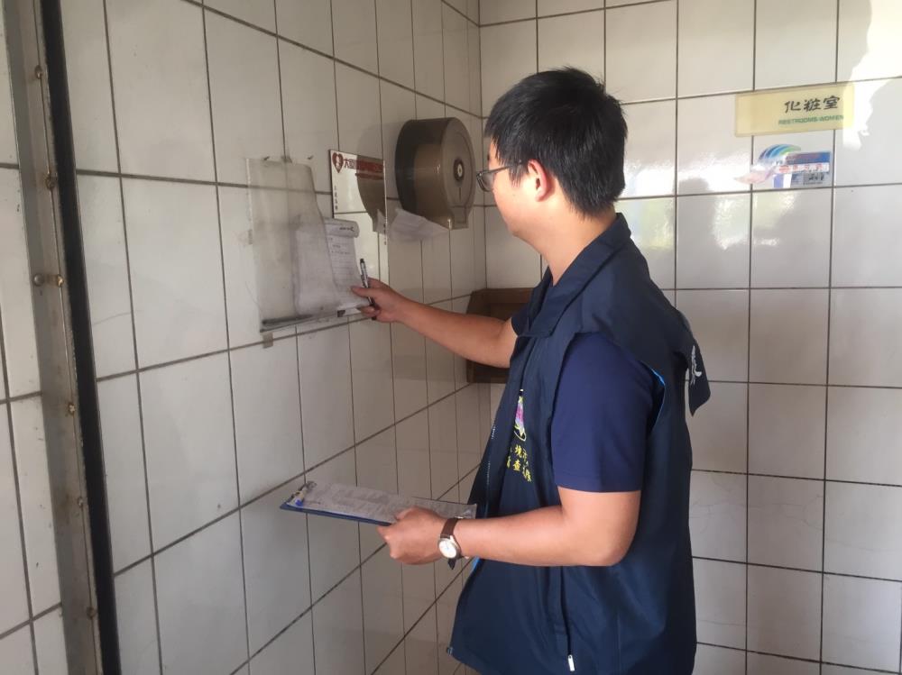 各地方政府環境保護局加強公廁巡檢，以維持公廁環境衛生3.jpg