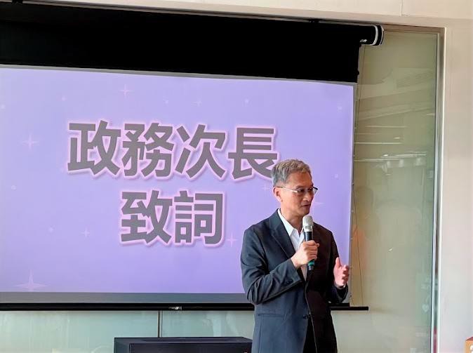 環境部永續長葉俊宏政務次長於高雄淨零學院進行致詞 