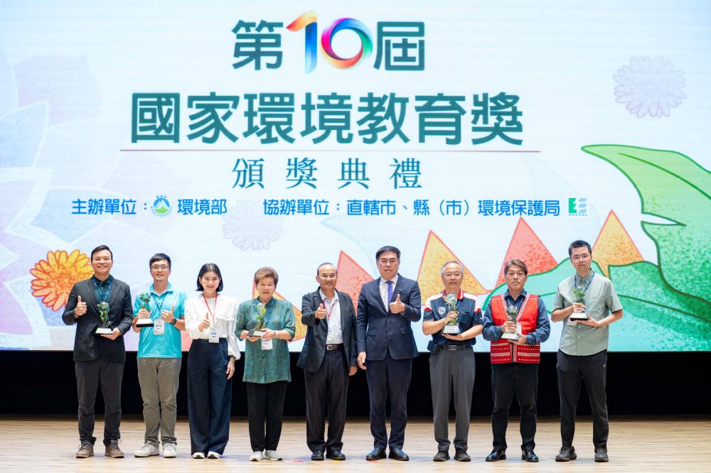 民營事業組獲獎者合影.jpg