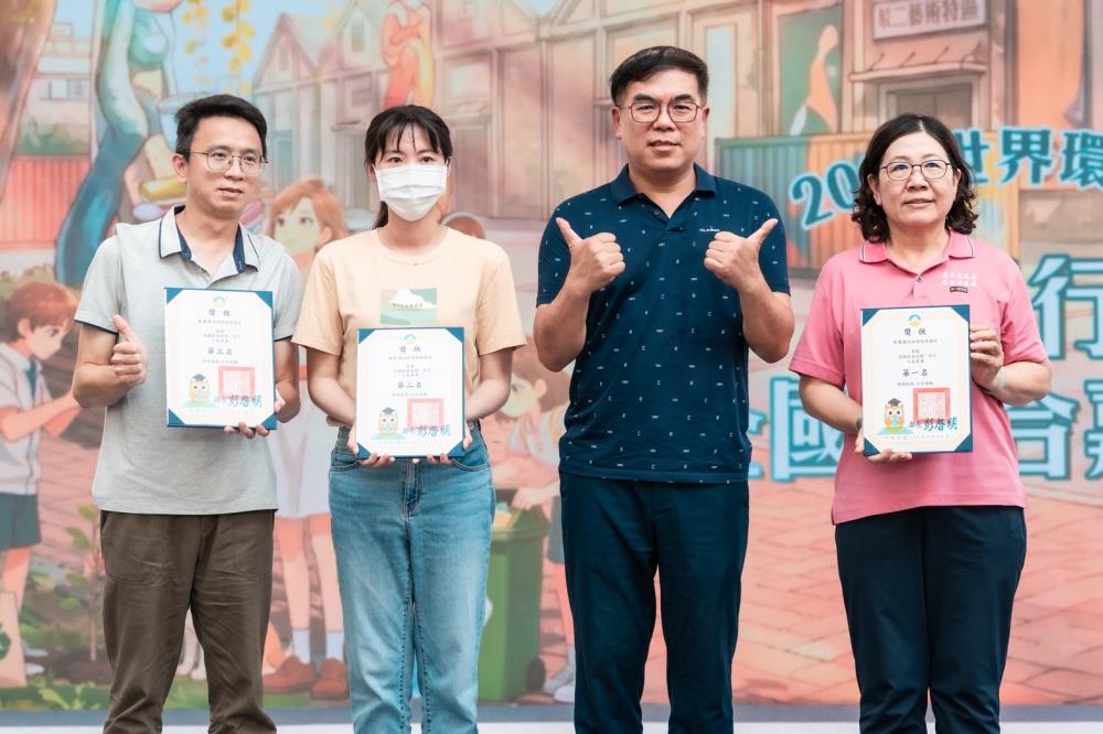 1150530「為地球出任務」影片網路人氣獎前3名縣市頒獎合照.jpg