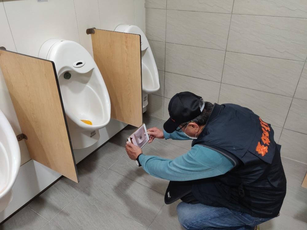 各地方政府環境保護局加強公廁巡檢，以維持公廁環境衛生2.jpg