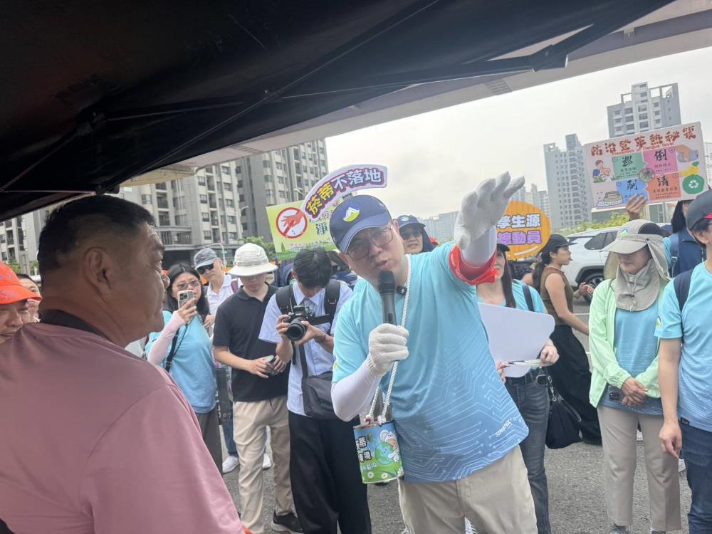 迎媽祖、防登革熱 環境部長宣導落實巡倒清刷 營造無蚊環境