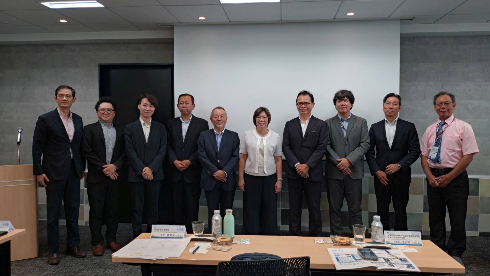 1循環署於2026年6月30日在日本舉辦「臺日廢車回收及循環經濟交流會」，由賴瑩瑩署長率領臺灣產官學研及廢車回收處理公會等產業代表，與日本汽車製造、回收及再資源化之4大關鍵機構進行實質深度交流。.jpg