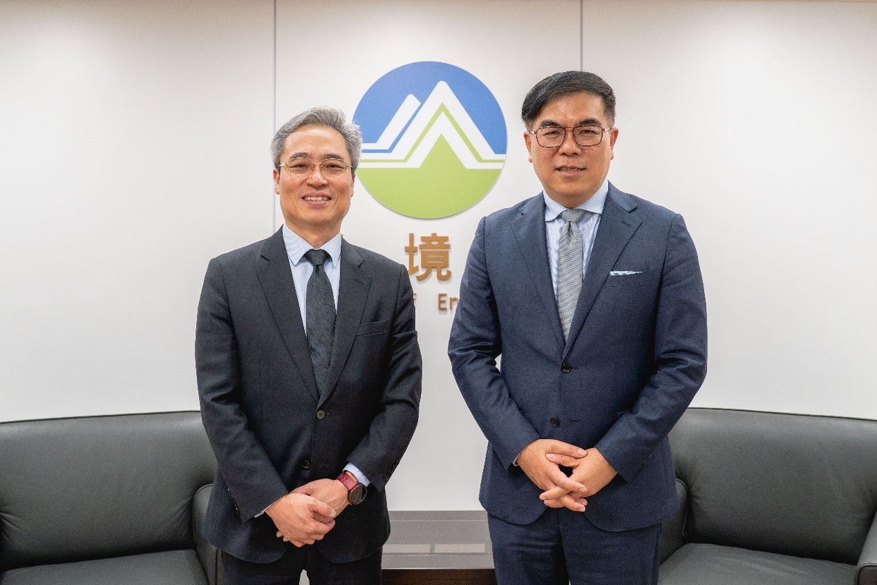 彭啓明部長與李岳融大使合影.jpg