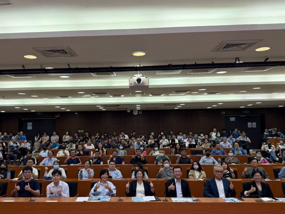 1.1150923環境部資源循環署於高雄國立中山大學辦理「循環雙法推動說明會」，與高雄在地產官學研代表交流。